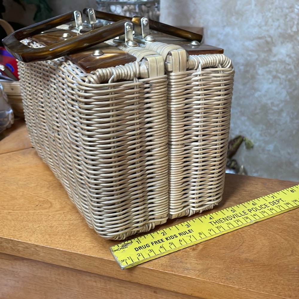 Vintage Straw Basket Handbag - Picture 5 of 16